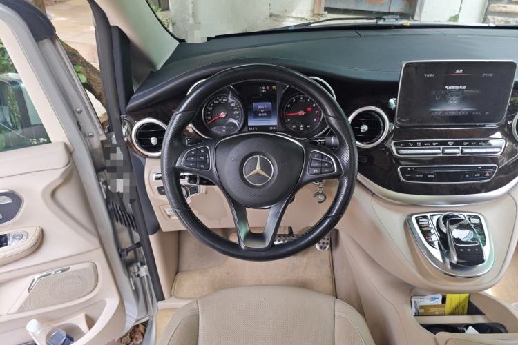 Used Mercedes-Benz V-Class 2016 V 260 Prestige Edition Steering Wheel