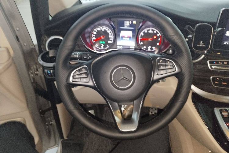 Used Mercedes-Benz V-Class 2016 V 260 Avantgarde Edition Steering Wheel