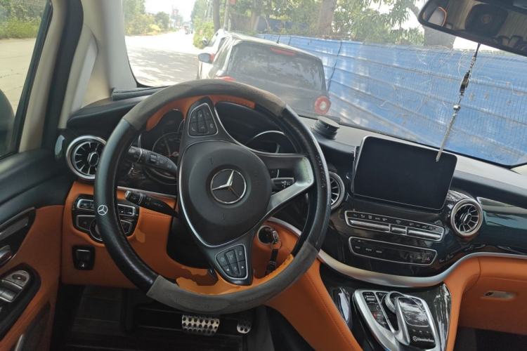Used Mercedes-Benz V-Class 2016 V 260 Prestige Edition Steering Wheel