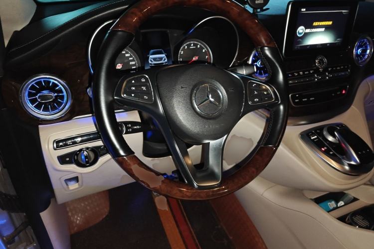 Used Mercedes-Benz V-Class 2016 V 260 Prestige Edition Steering Wheel