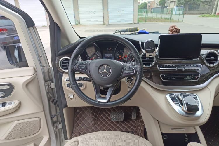 Used Mercedes-Benz V-Class 2016 V 260 Avantgarde Edition Steering Wheel