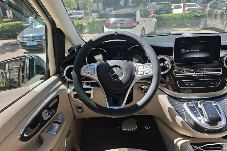 Used Mercedes-Benz V-Class 2016 V 260 Prestige Edition Steering Wheel
