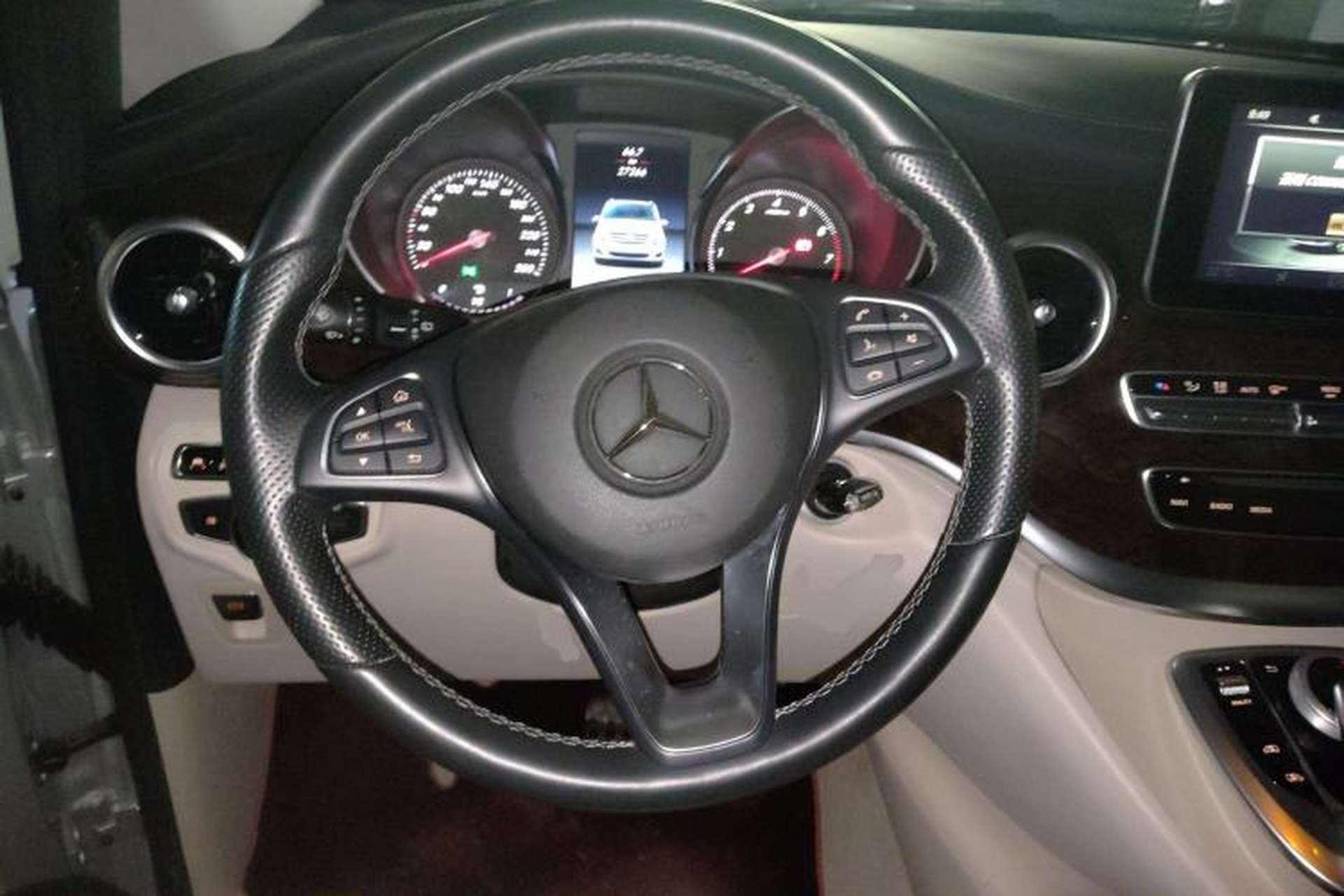 Used Mercedes-Benz V-Class 2016 V 260 L Prestige Extended Edition Steering Wheel