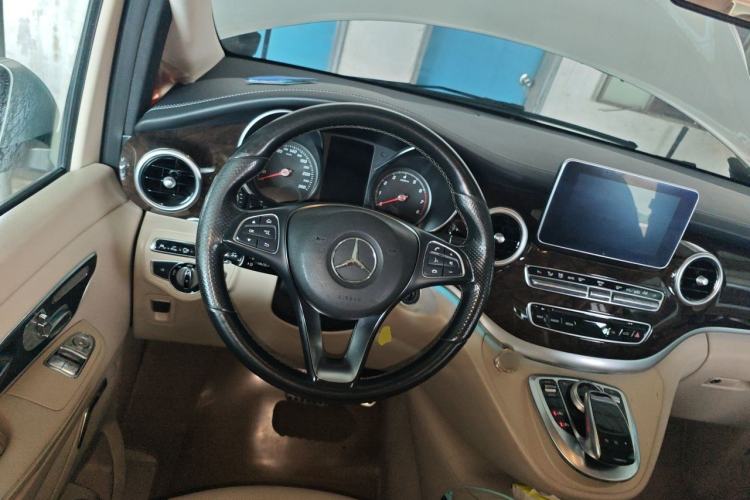 Used Mercedes-Benz V-Class 2016 V 260 L Prestige Extended Edition Steering Wheel