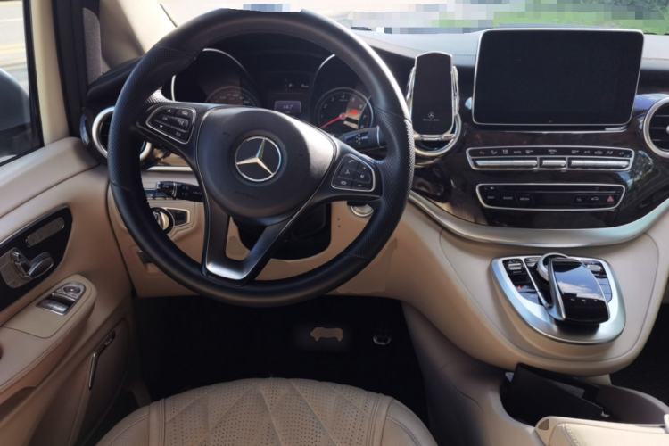 Used Mercedes-Benz V-Class 2016 V 260 L Prestige Extended Edition Steering Wheel