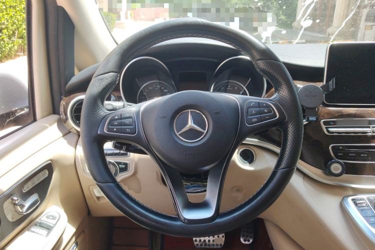 Used Mercedes-Benz V-Class 2016 V 260 L Prestige Extended Edition Steering Wheel