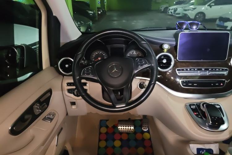 Used Mercedes-Benz V-Class 2016 V 260 Prestige Edition Steering Wheel