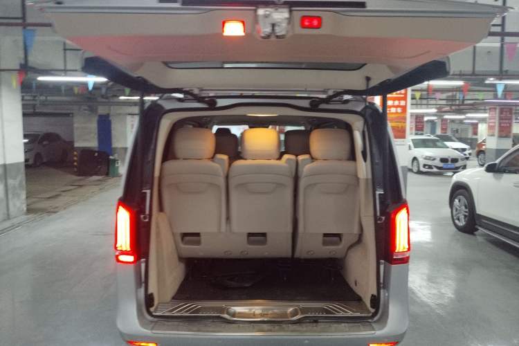 Used Mercedes-Benz V-Class 2016 V 260 Avantgarde Edition Trunk