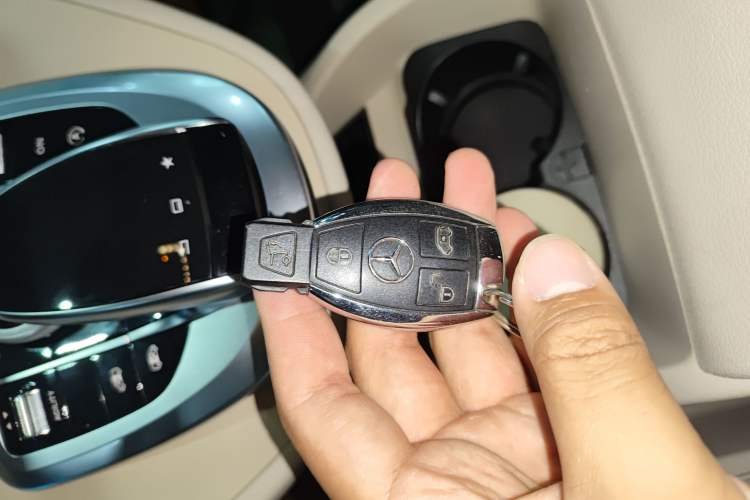 Used Mercedes-Benz V-Class 2016 V 260 Prestige Edition Vehicle Key