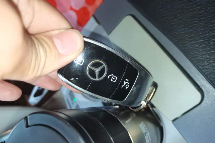 Used Mercedes-Benz V-Class 2016 V 260 Avantgarde Edition Vehicle Key