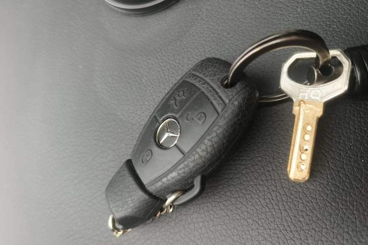Used Mercedes-Benz V-Class 2016 V 260 L Prestige Extended Edition Vehicle Key