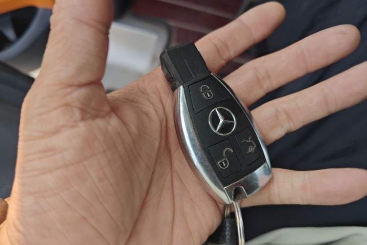 Used Mercedes-Benz V-Class 2016 V 260 Prestige Edition Vehicle Key