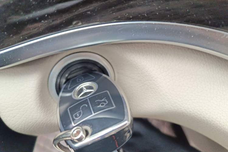 Used Mercedes-Benz V-Class 2016 V 260 Avantgarde Edition Vehicle Key