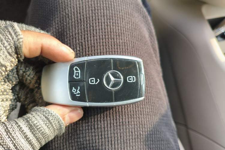 Used Mercedes-Benz V-Class 2016 V 260 L Prestige Extended Edition Vehicle Key