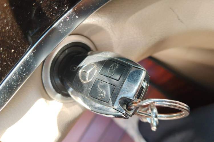 Used Mercedes-Benz V-Class 2016 V 260 L Prestige Extended Edition Vehicle Key