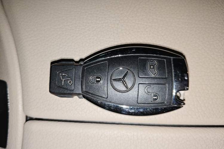 Used Mercedes-Benz V-Class 2016 V 260 Prestige Edition Vehicle Key