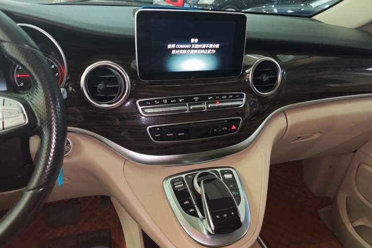 Used Mercedes-Benz V-Class 2016 V 260 Avantgarde Edition Audio And AC Panel