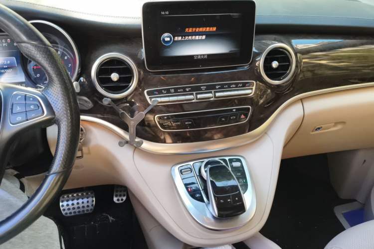 Used Mercedes-Benz V-Class 2016 V 260 L Prestige Extended Edition Audio And AC Panel