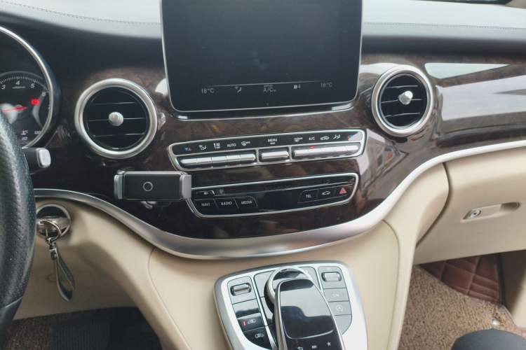 Used Mercedes-Benz V-Class 2016 V 260 L Prestige Extended Edition Audio And AC Panel