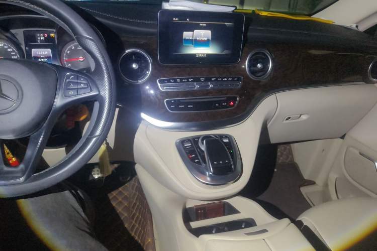 Used Mercedes-Benz V-Class 2016 V 260 L Prestige Extended Edition Audio And AC Panel