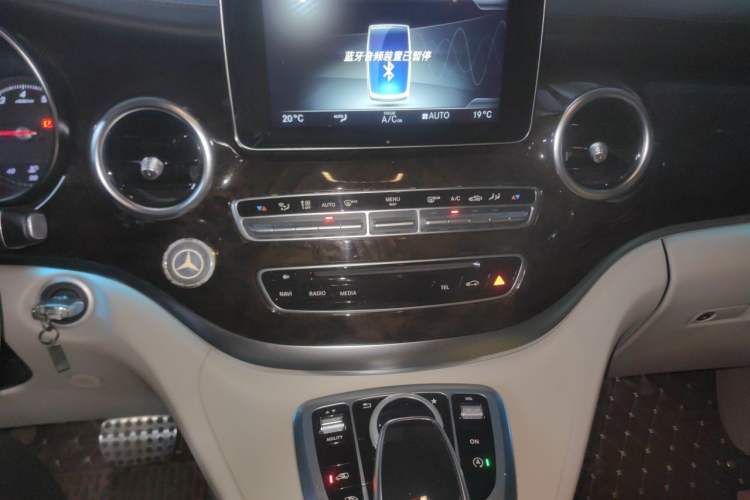 Used Mercedes-Benz V-Class 2016 V 260 Prestige Edition Audio And AC Panel