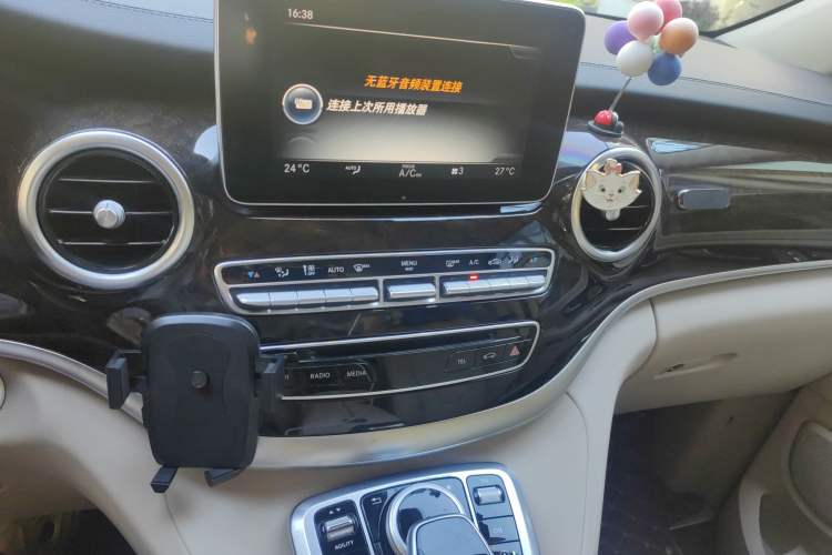 Used Mercedes-Benz V-Class 2016 V 260 Prestige Edition Audio And AC Panel