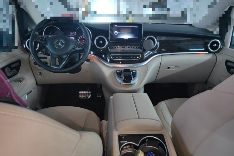 Used Mercedes-Benz V-Class 2016 V 260 L Prestige Extended Edition Center Console