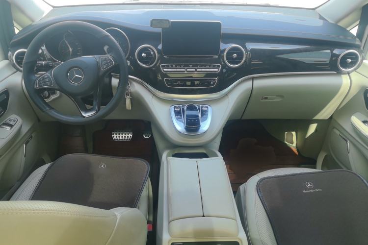 Used Mercedes-Benz V-Class 2016 V 260 Prestige Edition Center Console