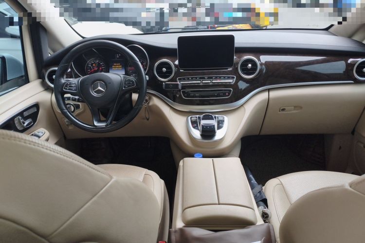 Used Mercedes-Benz V-Class 2016 V 260 L Prestige Extended Edition Center Console