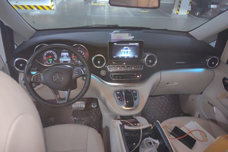 Used Mercedes-Benz V-Class 2016 V 260 Prestige Edition Center Console