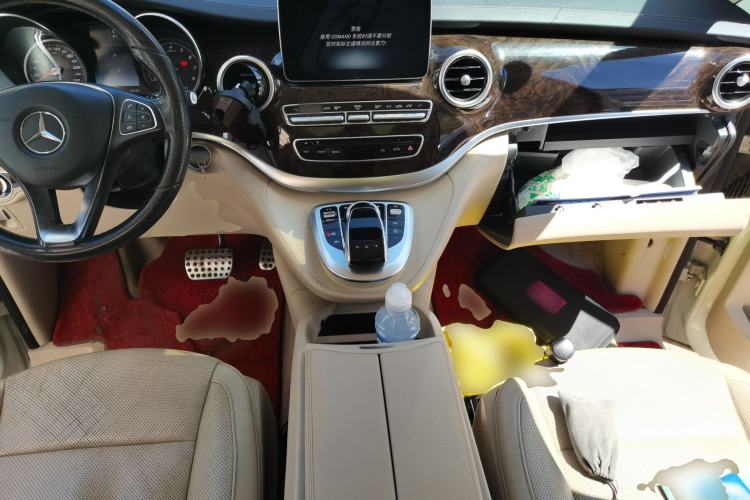 Used Mercedes-Benz V-Class 2016 V 260 L Prestige Extended Edition Center Console