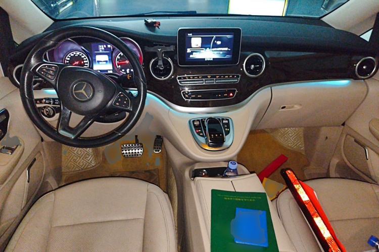 Used Mercedes-Benz V-Class 2016 V 260 L Prestige Extended Edition Center Console