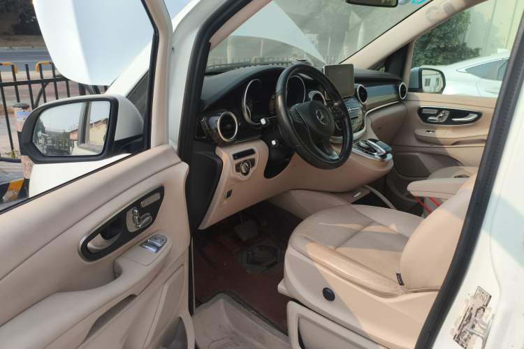 Used Mercedes-Benz V-Class 2016 V 260 Avantgarde Edition Driver Seat