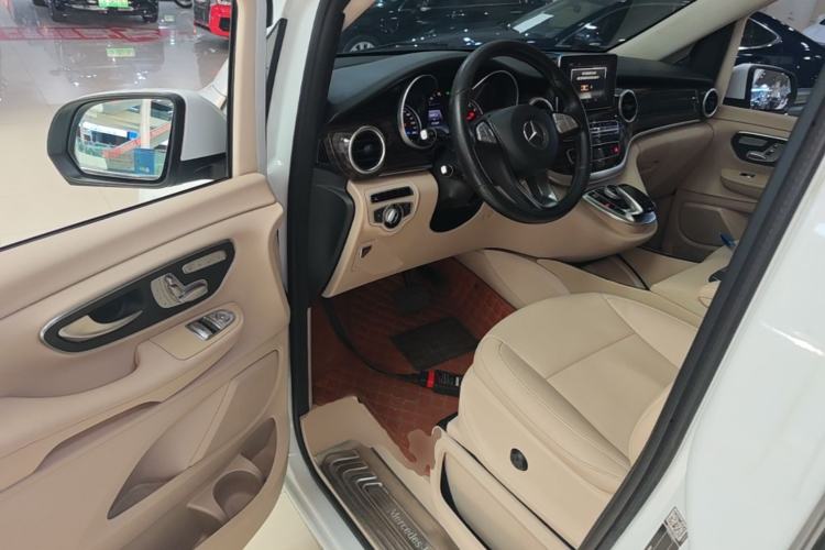 Used Mercedes-Benz V-Class 2016 V 260 Avantgarde Edition Driver Seat