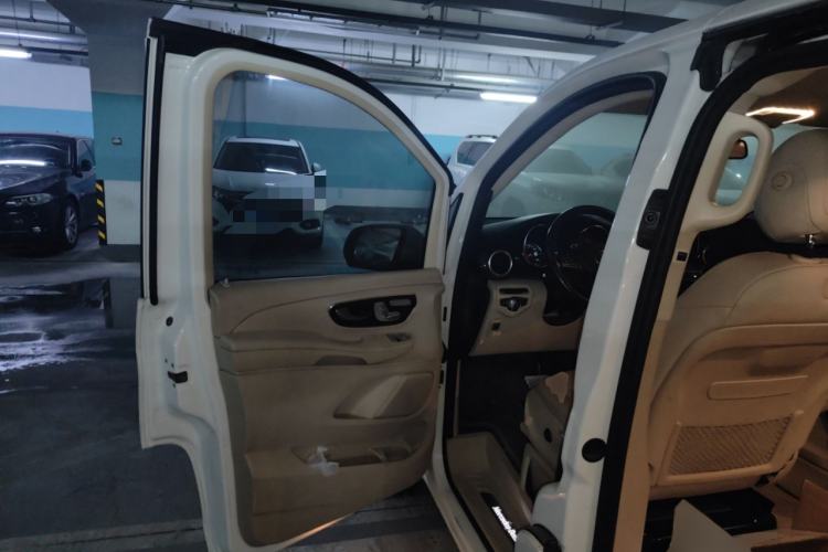 Used Mercedes-Benz V-Class 2016 V 260 Avantgarde Edition Driver Seat