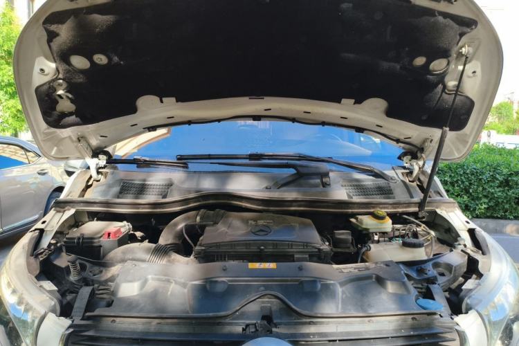 Used Mercedes-Benz V-Class 2016 V 260 L Prestige Extended Edition Engine Bay