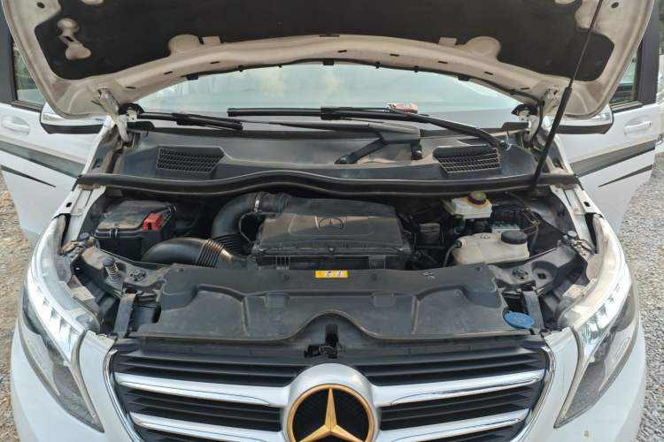 Used Mercedes-Benz V-Class 2016 V 260 Avantgarde Edition Engine Bay