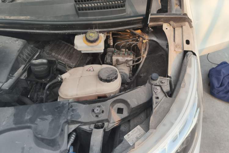 Used Mercedes-Benz V-Class 2016 V 260 Avantgarde Edition Engine Bay Left