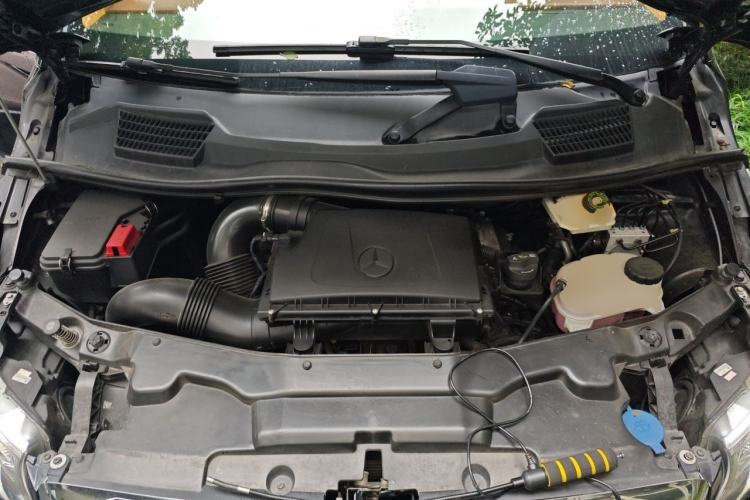 Used Mercedes-Benz V-Class  Engine Bay