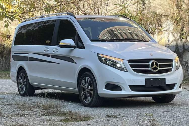 Used Mercedes-Benz V-Class 2016 V 260 Avantgarde Edition Exterior 2