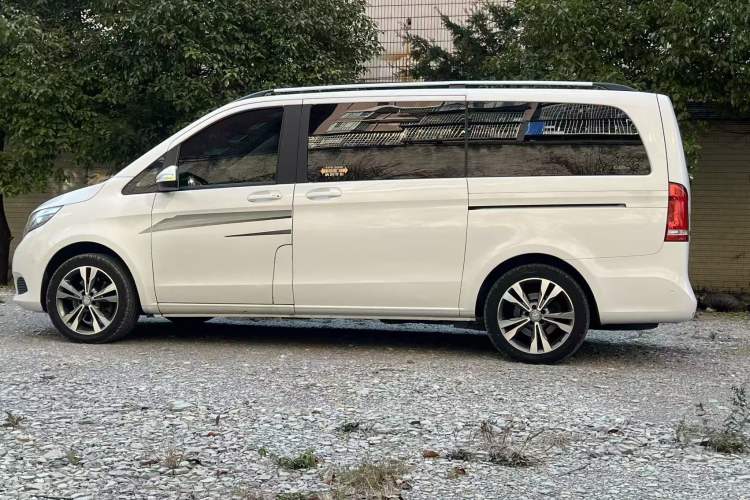 Used Mercedes-Benz V-Class 2016 V 260 Avantgarde Edition Exterior 3