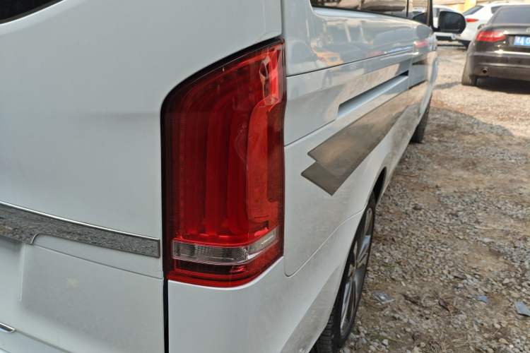 Used Mercedes-Benz V-Class 2016 V 260 Avantgarde Edition Exterior 6