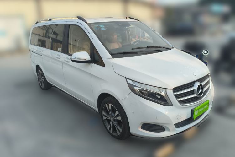 Used Mercedes-Benz V-Class 2016 V 260 Avantgarde Edition Front Right 45 Deg