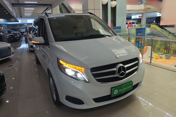 Used Mercedes-Benz V-Class 2016 V 260 Avantgarde Edition Front Right 45 Deg