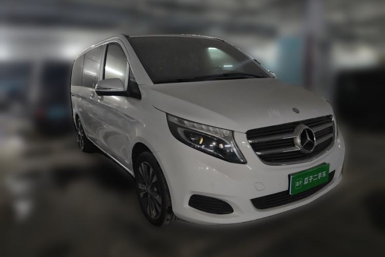 Used Mercedes-Benz V-Class 2016 V 260 Avantgarde Edition Front Right 45 Deg
