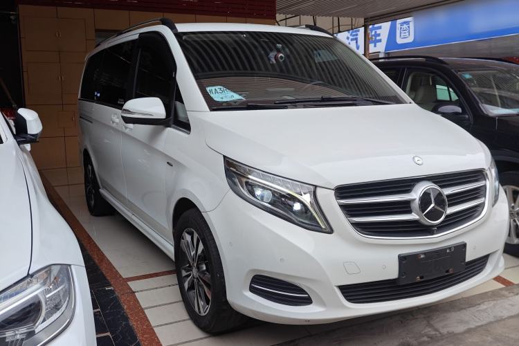 Used Mercedes-Benz V-Class 2016 V 260 Prestige Edition Front Right 45 Deg