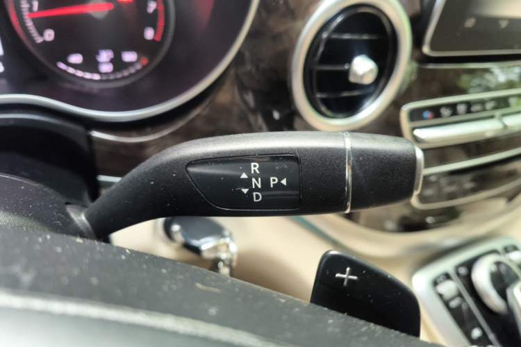 Used Mercedes-Benz V-Class 2016 V 260 L Prestige Extended Edition Gear Lever