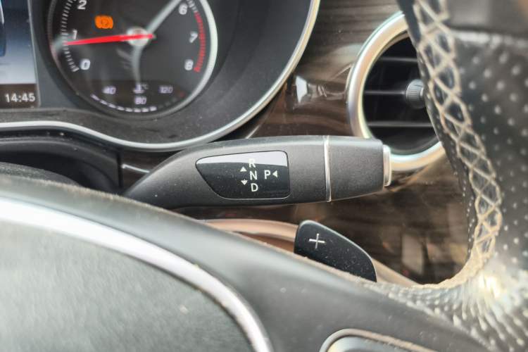 Used Mercedes-Benz V-Class 2016 V 260 Avantgarde Edition Gear Lever