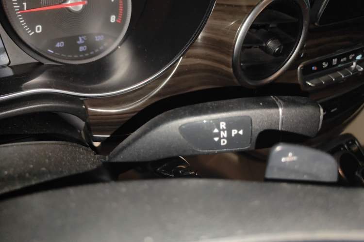 Used Mercedes-Benz V-Class 2016 V 260 Avantgarde Edition Gear Lever