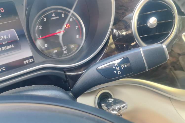Used Mercedes-Benz V-Class 2016 V 260 Prestige Edition Gear Lever